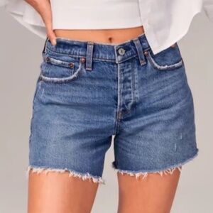 Abercrombie 90s baggy shorts low rise in medium wash SZ 26